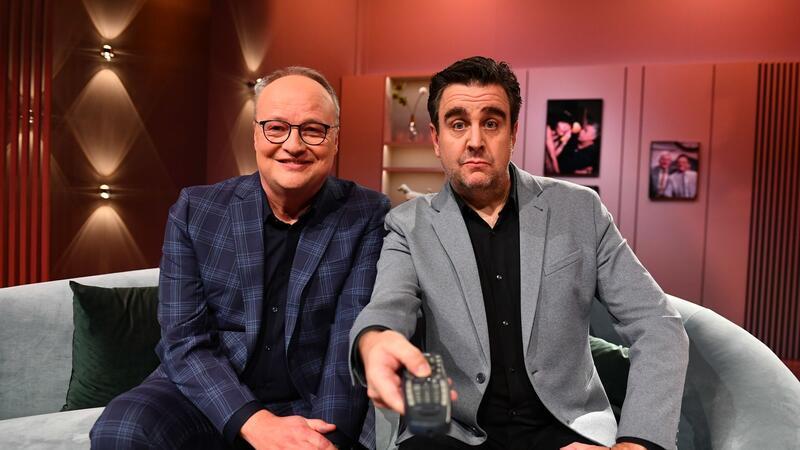 Oliver Welke (l) und Bastian Pastewka präsentieren „Welke & Pastewka - Wiedersehen macht Freude!“.