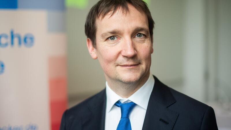 Sommerliche Musiktage Hitzacker unter Motto „Themen.Los!“ Oliver Wille, Intendant, steht bei einer Pressekonferenz 2020 im Landesmuseum zu den Sommerlichen Musiktagen Hitzacker.