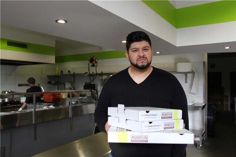 Omid Sakhizadah ist genervt: Seit Oktober betreibt er den Pizza-Service „Mundfein“ an der Stader Straße in Buxtehude – und hat es schon öfter mit Fake-Bestellungen zu tun gehabt, zuletzt gehäuft. Fotos: Richter