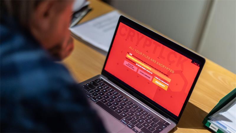 Online-Betrüger greifen mitunter auf gefälschte Warnmitteilungen oder Log-in-Fenster zurück, um an Daten ihrer Opfer zu gelangen.