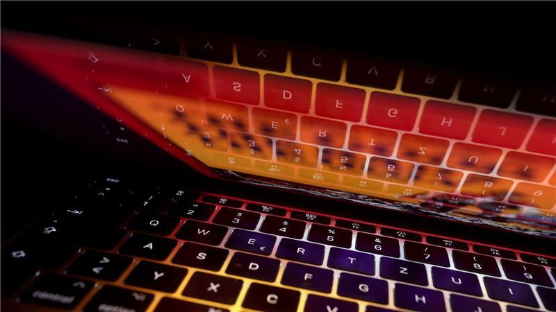 Behörde klagt mutmaßlichen Millionenbetrüger an Online-Kriminelle versuchen beim Phishing beispielsweise, ein Online-Bankkonto zu plündern. (Symbolbild)