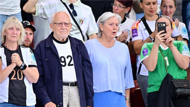 Bilder des Tages Opa Herbert ist dabei