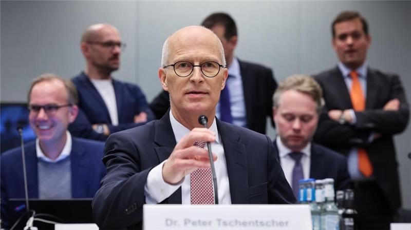 Opposition wirft Tschentscher politische Einflussnahme bei Cum-Ex-Fällen der Warburg Bank und der HSH Nordbank vor (Archivbild).