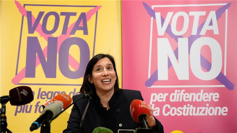 Oppositionsführerin Elly Schlein freut sich über den Erfolg.