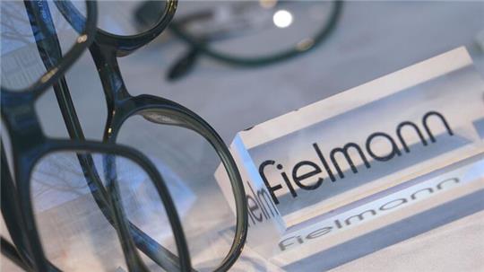 Optiker Fielmann.