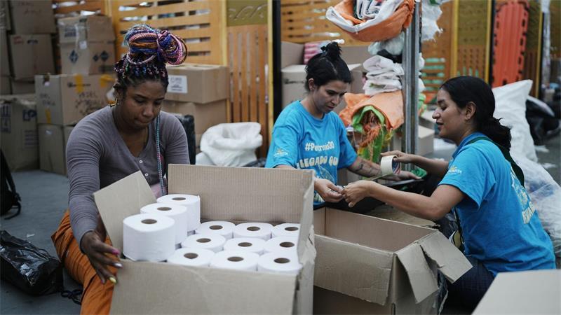 Erdbeben in Kolumbien: Zwischen Hoffnung und Wiederaufbau Organisationen und Bürger haben Hilfsgüter für die mehr als 100.000 Betroffenen gespendet.