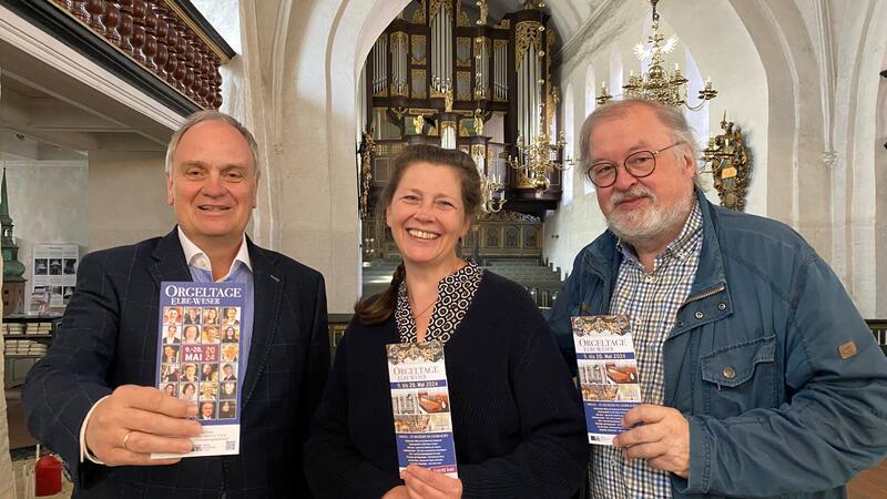 Rallye, Radtour, eine Premiere und viel Musik: Mit diesen Veranstaltungen locken die Orgeltage Orgelakademie-Vorsitzender Dr. Hans-Eckhard Dannenberg mit Annegret Schönbeck und Martin Böcker als kreativen Köpfen des Programms in der St.-Cosmae-Kirche
