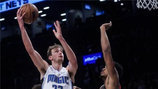 Orlandos Franz Wagner (22) versucht einen Layup während des ersten Drittels.