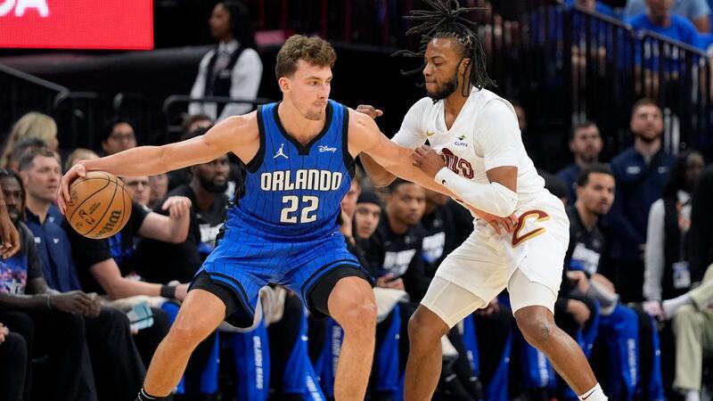NBA: Wagner-Brüder stark, Orlando gleicht aus Orlandos Topscorer beim Sieg gegen Cleveland: Franz Wagner (l).
