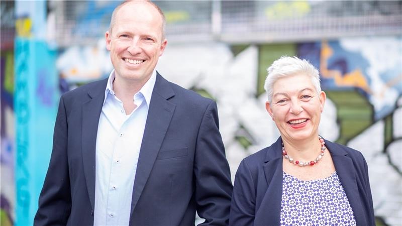 Ortsvereinschefin Petra Andersen ist Spitzenkandidatin der SPD in Neu Wulmstorf . Tobias Handtke will Bürgermeister werden. Foto: SPD