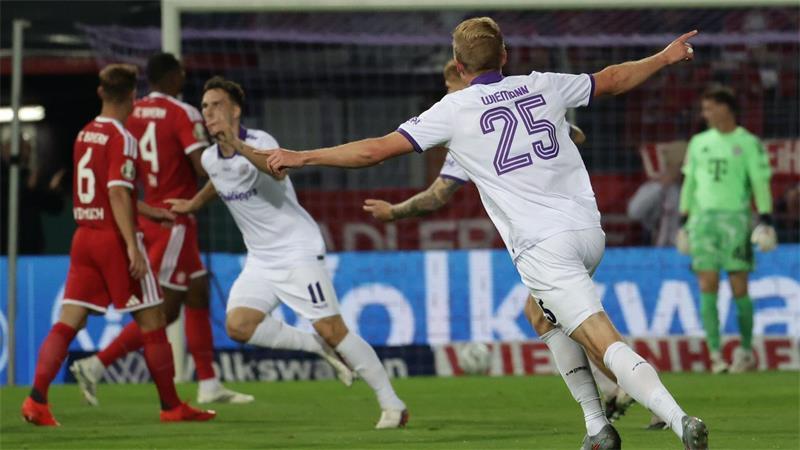 Trotz Pokal-Aus: Osnabrück stolz auf Leistung gegen Bayern Osnabrücker Jubel nach Robin Meißners Traumtor gegen die Bayern.