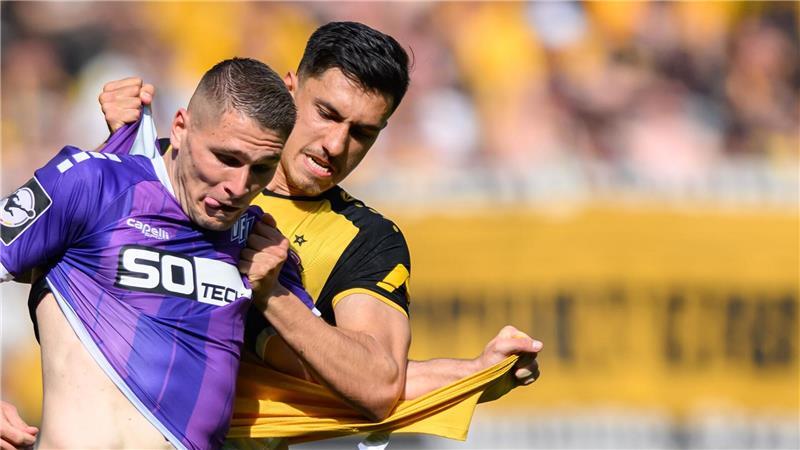 Sieg in Osnabrück: Außenseiter Lohne schafft Pokal-Coup Osnabrücks Stürmer Marcus Müller (l).