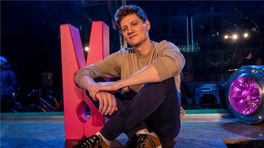 Ostboy und Technokind Friedrich Herrmann aus Jena mischt in der Stand-up-Comedy mit.