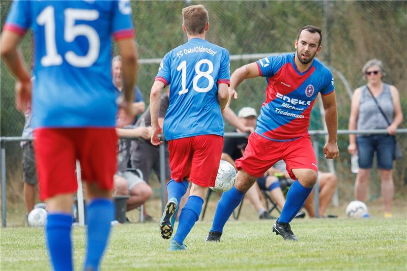 Spiele der Bezirksliga: Mu/Ku kann mit Punkt im Derby gegen O/O leben Oste/Oldendorf trennte sich Unentschieden von Mu/Ku. Symbolbild: Jörg Struwe/Picselweb