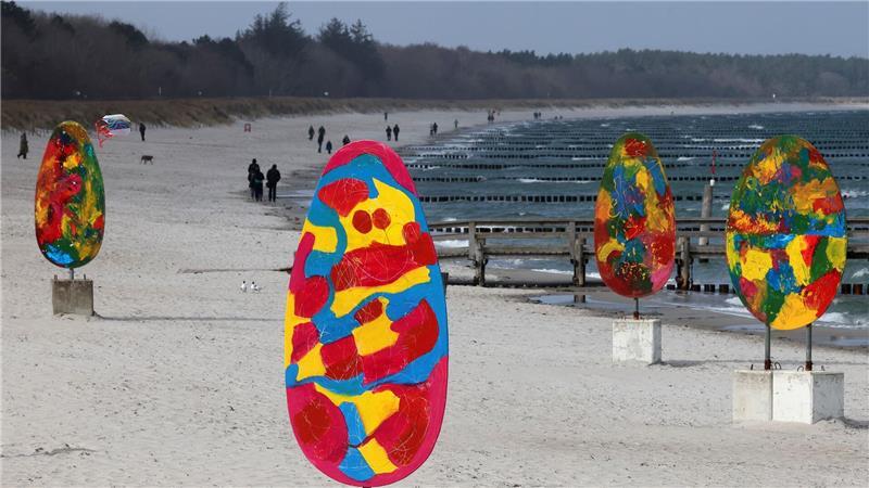 Ostereier mal nicht versteckt am Ostseestrand. (Archibvild)