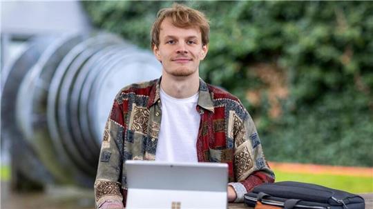 Otis Jaudszim, Azubi bei Airbus Aerostructures in Nordenham, möchte Fluggerätmechaniker in der Fachrichtung Fertigungstechnik werden.