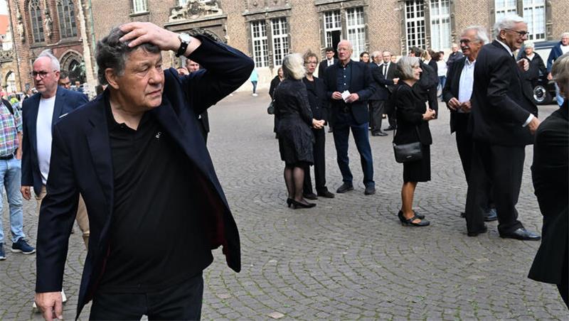Willi Lemkes Abschiedsspiel: Viel Prominenz bei Trauerfeier Otto Rehhagel, ehemaliger Werder-Trainer.