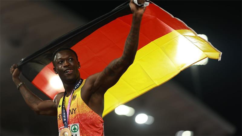 Owen Ansah freut sich über seinen Europameistertitel über 200 Meter.