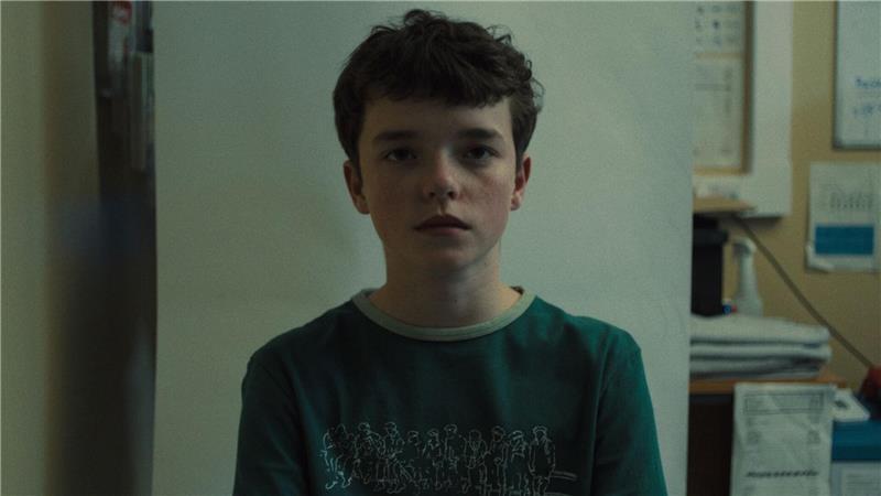 Owen Cooper spielt Jamie Miller in der britischen Netflix-Serie „Adolescence“. Die vierteilige Serie ist seit fast vier Wochen (13.3.) auf Netflix verfügbar.