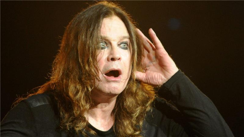 „Prince Of Darkness“: Ozzy Osbourne ist tot Ozzy Osbourne spielte gerne mit den dunklen Aspekten des Lebens - allerdings stets mit einem Augenzwinkern. Er traf dabei bei Millionen Menschen einen Nerv.