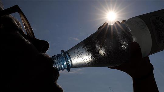 PET-Mehrweg, Glas oder Einwegflasche - Expertin spricht über die Unterschiede.