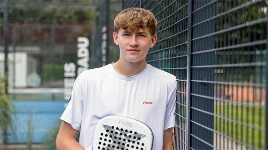 Padel-Spieler Jonas Trümpler träumt davon, Padel-Profi zu werden.