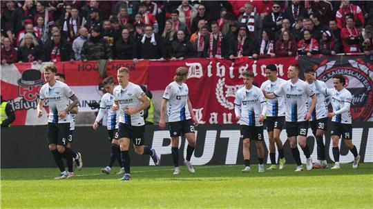Paderborn gewinnt in Kaiserslautern.