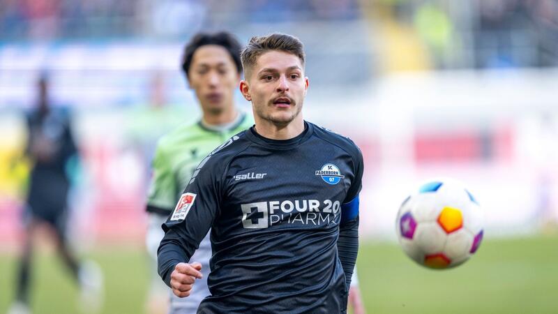 Hannover verliert in Unterzahl spät in Paderborn Paderborn setzte sich durch ein spätes Tor von Florent Muslija gegen Hannover durch.