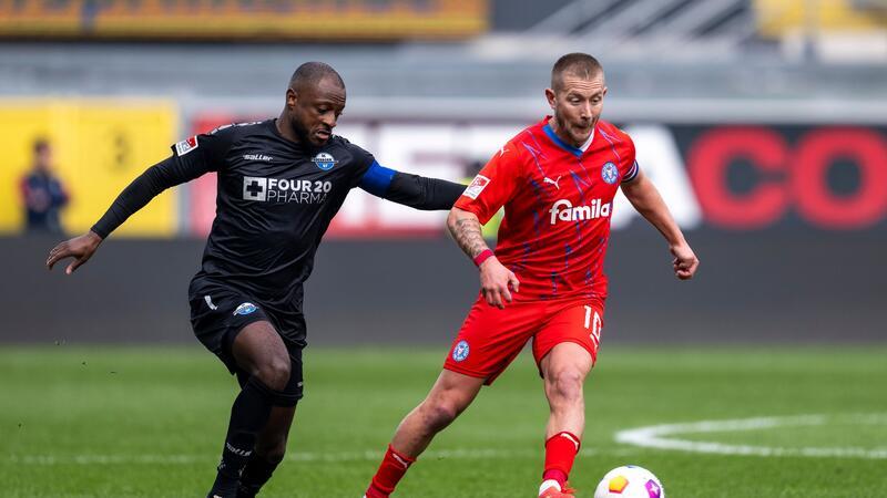 Nach 4:0 in Paderborn: Kieler bereit für Liga-Gipfel Paderborns David Kinsombi (l.) und Kiels Lewis Holtby kämpfen um den Ball.