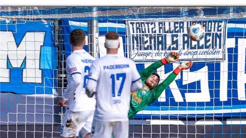 Paderborns Torwart Dennis Seimen parierte zahlreiche Chancen der Bochumer. 