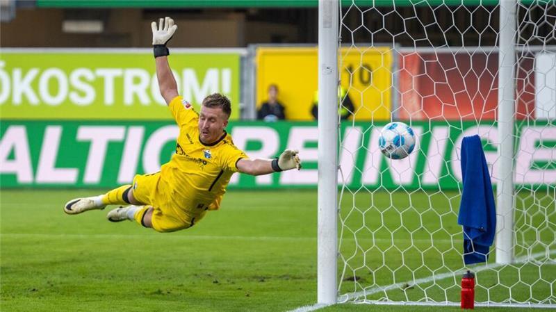 SC Paderborn bleibt in 2. Liga ungeschlagen Paderborns Torwart Pelle Boevink musste sich nur einmal geschlagen geben.