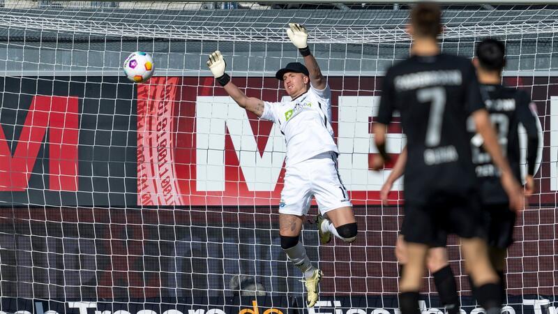 Paderborn verpasst nach Nullnummer Sprung auf Platz vier Paderborns Torwart Pelle Boevink pariert einen Schuss.