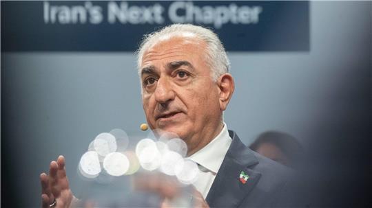 Pahlavi nennt es sein Lebensziel, im Iran den Weg für demokratische Wahlen zu ebnen. Eigene Machtambitionen hat er keine. 
