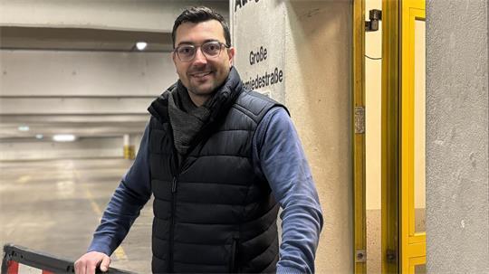 Paik-Eric Junge ist als Betriebsleiter der Stader Versorgungs- und Bädergesellschaft für die drei Parkhäuser in Stade zuständig. (Archivbild)