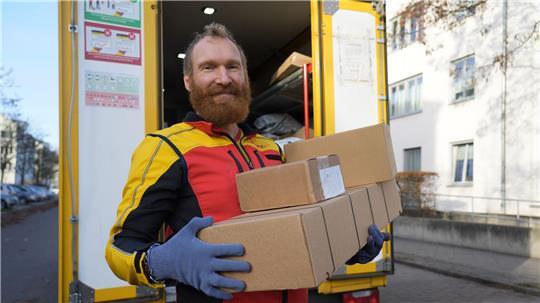 Paketbote Steve Josch wünscht sich mehr Wertschätzung und Entgegenkommen von den Kunden.