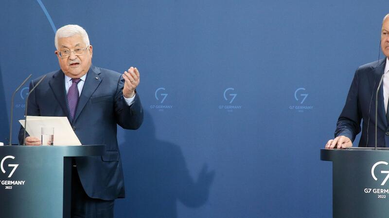 Kein Verfahren wegen Volksverhetzung gegen Abbas Palästinenserpräsident Mahmoud Abbas bei einer Pressekonferenz mit Bundeskanzler Olaf Scholz am 16. August 2022.