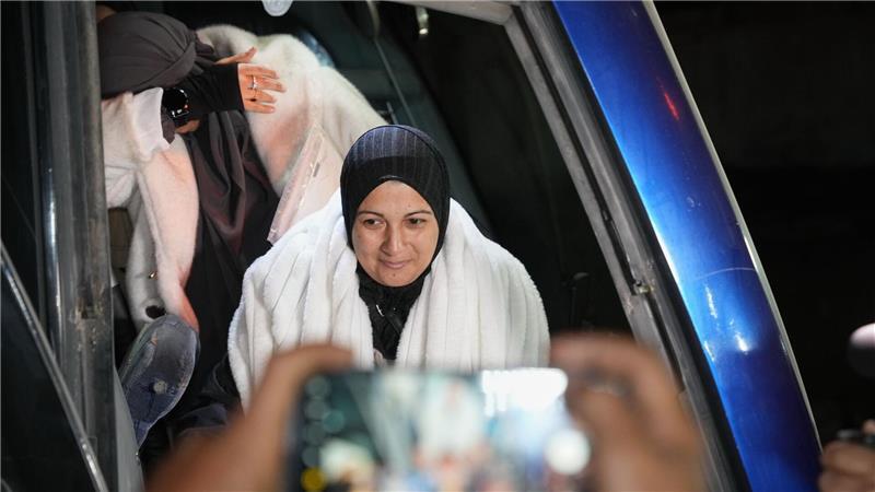 Palästinensische Patienten kommen in einem Bus am Nasser-Krankenhaus in Chan Junis an.