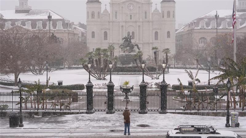 Palmen im Schnee: Winterwetter im French Quarter von New Orleans.