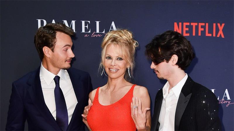 Pamela Andersons Sohn Dylan (rechts) hat geheiratet (Archivbild).