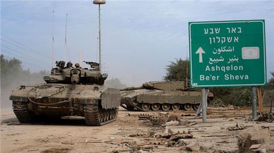 Panzer der israelischen Armee in der Nähe der Grenze zum Gazastreifen.
