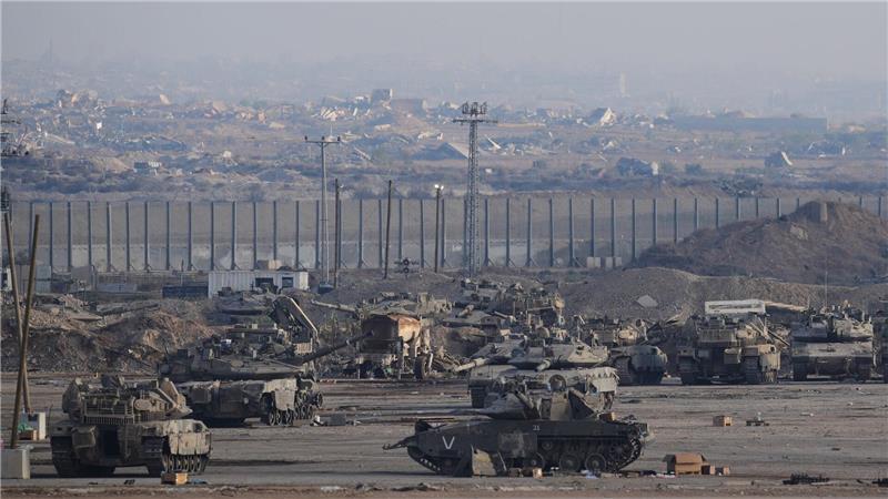 Panzer und anderes Militärgerät befeuern die Klimakrise - doch ihre Emissionen müssen nicht gemeldet werden. 