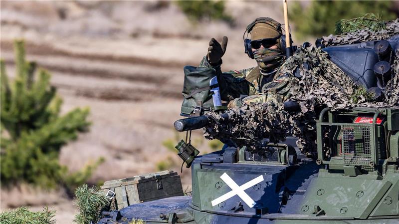 Panzerstrike 2026: Deutsche und singapurische Truppen trainieren Gefechtsschießen in der Oberlausitz