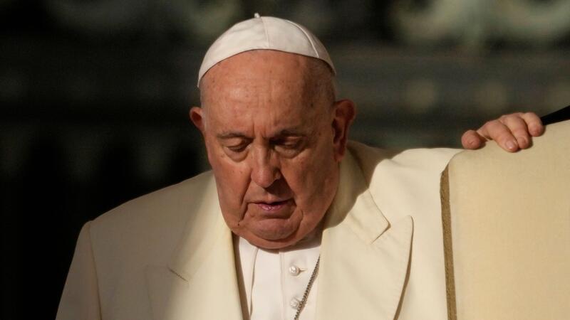 Vatikan: Papst hat keine Lungenentzündung Papst Franziskus wird im Dezember 87 Jahre alt.