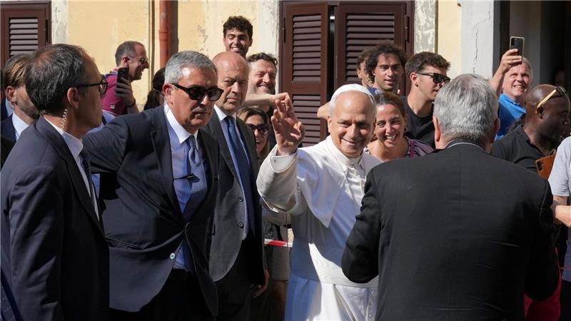 Wiedersehen in Castel Gandolfo - Papst in Ferien Papst Leo XIV. bei der Ankunft.