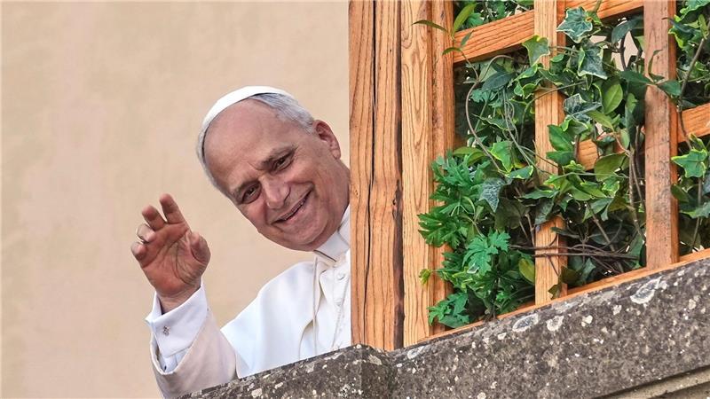 Wiedersehen in Castel Gandolfo - Papst in Ferien Papst Leo XIV. grüßt aus dem Urlaub in Castel Gandolfo.