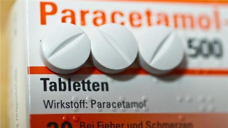 Paracetamol wird angeordnet, um Schmerzen zu lindern und Fieber zu senken. Es wird häufig bei milden bis mäßigen Beschwerden eingesetzt, wenn keine entzündungshemmende Wirkung erforderlich ist.