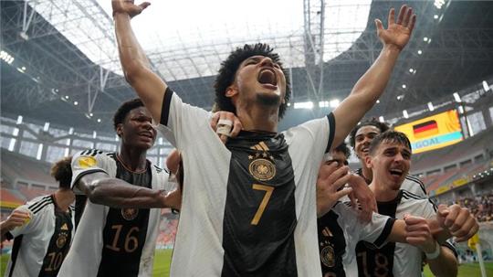 Paris Brunner (M) brachte Deutschlands U17 gegen Spanien auf die Siegerstraße.