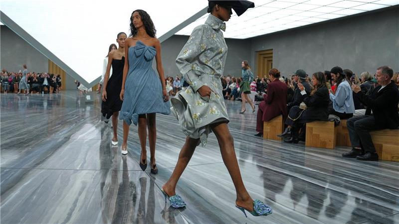 Paris Fashion Week: Dior setzt Highlights mit neuer Frühjahr/Sommer 2026 Linie