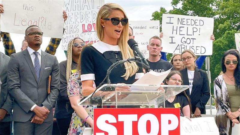 Vorwürfe von Paris Hilton - Internat verliert Lizenz Paris Hilton setzte sich für besseren Schutz von Minderjährigen in privaten Jugendeinrichtungen ein.