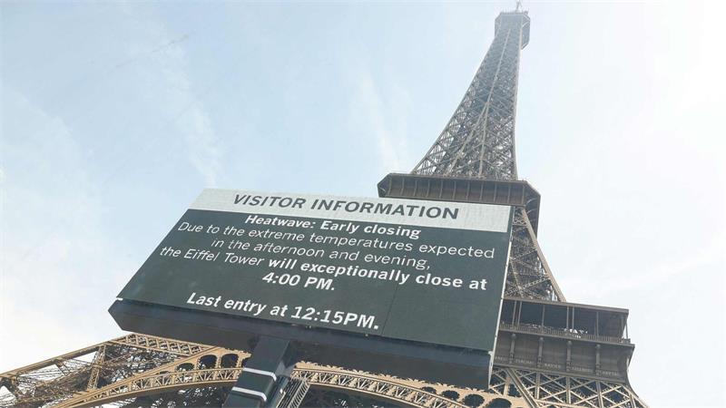Paris: Hitzewelle trifft Wahrzeichen – Eiffelturm macht früher dicht, Ansage leuchtet auf XXL-Leinwand